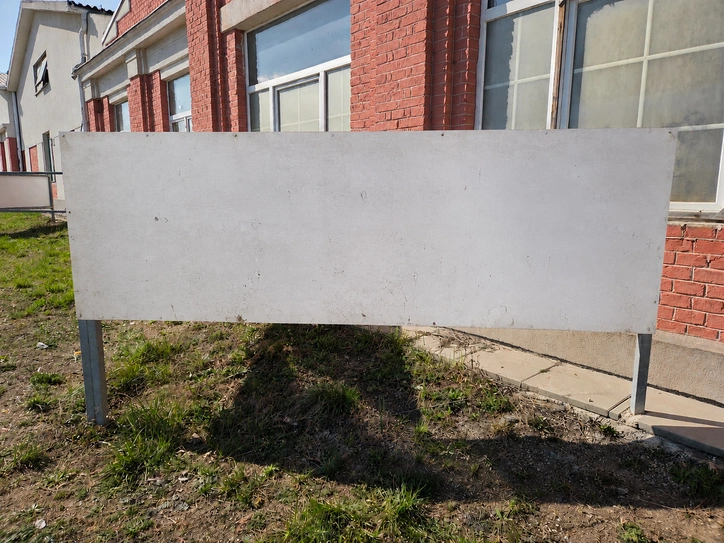 Schild vor der Gestaltung und Beschriftung bei Stickerandmore